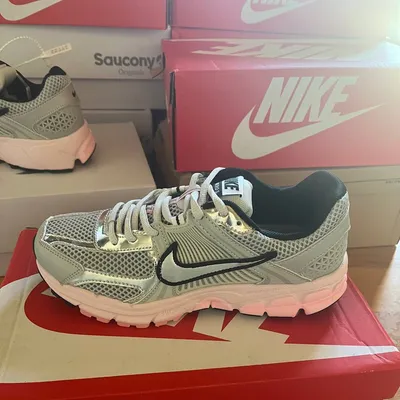 Nike Zoom Vomero 5 – Silver / Pink / Black